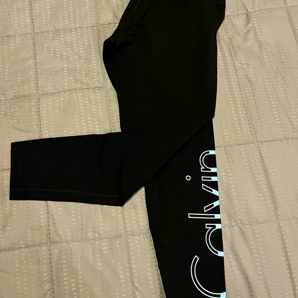 Ladies Calvin Klein Performance Stretch Size M Capri Work Out Leggings Black - Picture 1 of 8